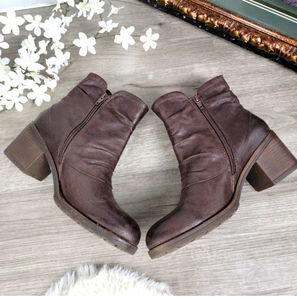 Bare Traps Dixie booties, size 8 - Picture 4 of 7